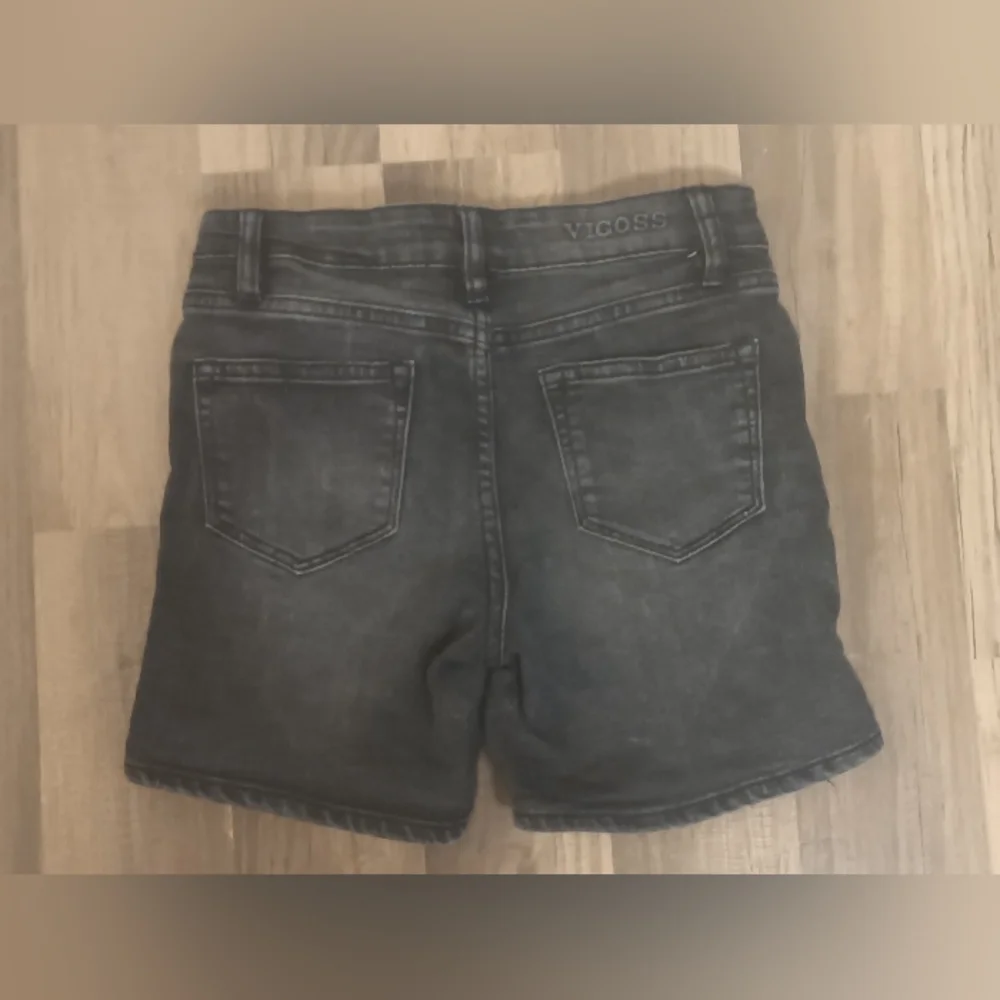 𝘊𝘰𝘯𝘷𝘦𝘳𝘴𝘦 𝘛𝘰𝘱 & 𝘝𝘪𝘨𝘰𝘴𝘴 𝘋𝘪𝘴𝘵𝘳𝘦𝘴𝘴𝘦𝘥 𝘚𝘩𝘰𝘳𝘵𝘴 - Picture 8 of 12